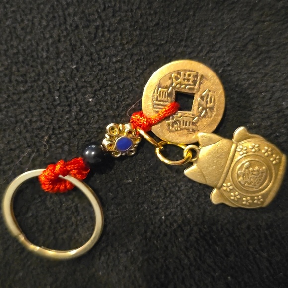 NEW Gold Lucky Cat Keychain with Red Cord - Picture 2 of 2